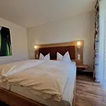 Blume I & Restaurant 3*