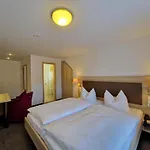 Blume I & Restaurant 3*