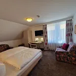 Blume I & Restaurant 3* هاوزاخ